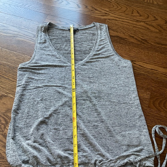 Express sleeves less top - Picture 2 of 7